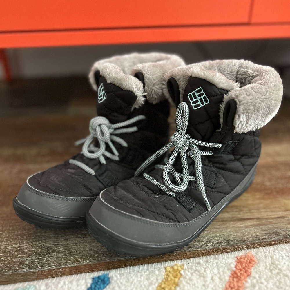 Girls Columbia snow boots